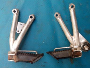 Кронштейн подножки пассажира левый и правый (комплект), Suzuki, 1994, 0, 1