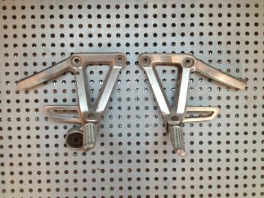 Подножка (упор) пассажира (левая и правая) В сборе с кронштейном, Yamaha , 0, 0