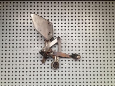 Кронштейн подножки водителя правый, Yamaha, FZ 400, 1997, 0, 0