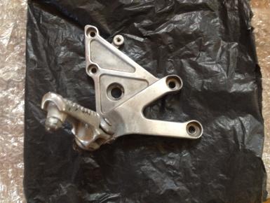 Подножка (упор) водителя правая В сборе с кронштейном, Honda, CBR 600 RR, 2005, 0, 0