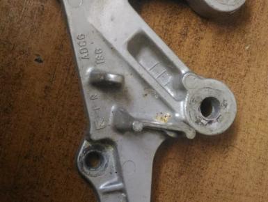 Кронштейн подножки водителя правый, Suzuki, GSX R 1000, 2005, 0, 0