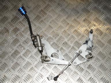 Кронштейн подножки водителя левый и правый (комплект), Suzuki, GSX R 600, 1998, 0, 0