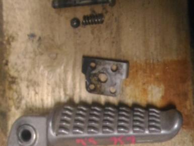 Подножка (упор) пассажира левая В сборе, Kawasaki, ZX 6 R Ninja, 2004, 0, 0