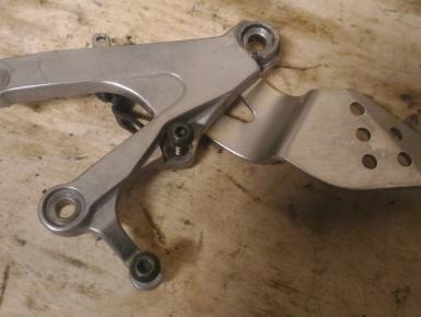 Кронштейн подножки водителя правый, Yamaha, YZF R6, 1999, 0, 0