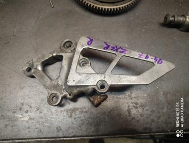 Кронштейн подножки водителя правый, Kawasaki, ZX 6 R Ninja, 1996, 0, 0