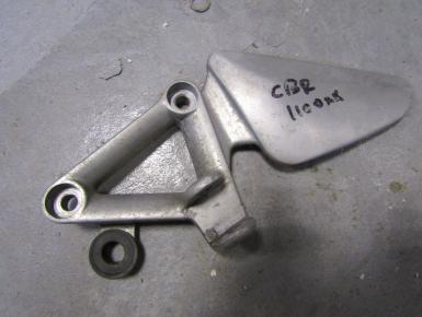 Кронштейн подножки водителя левый, Honda, CBR 1100 XX Super Blackbird, 1999, 0, 0