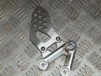 Кронштейн подножки водителя левый, Suzuki, GSX R 600, 2005, 0, 0