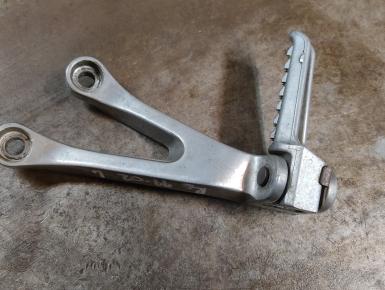 Кронштейн подножки пассажира левый, Yamaha, YZF R6, 1999, 0, 0