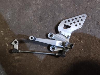 Кронштейн подножки водителя левый, Suzuki, GSX R 750, 2004, 0, 0
