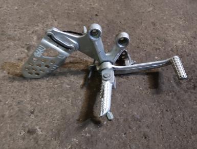 Кронштейн подножки водителя правый, Suzuki, GSX R 750, 2004, 0, 0