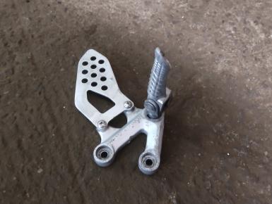 Кронштейн подножки водителя левый, Suzuki, GSX R 750, 2004, 0, 0