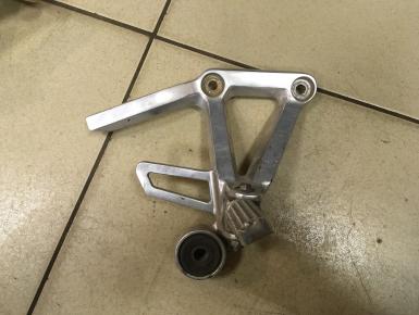 Кронштейн подножки пассажира правый, Yamaha, FZ 400, 1997, 0, 0