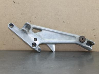 Кронштейн подножек водителя и пассажира правый, Honda, CB 400 SF NC31, 1994, 0, 0