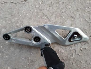 Кронштейн подножки водителя левый, Suzuki, GSX R 1100, 1993, 0, 0