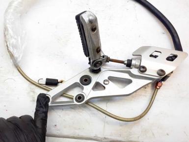 Кронштейн подножки водителя правый, Suzuki, GSX R 1100, 1993, 0, 0