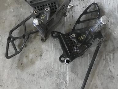 Кронштейн подножки водителя левый и правый (комплект), Kawasaki, ZX 6 R Ninja , 0, 0