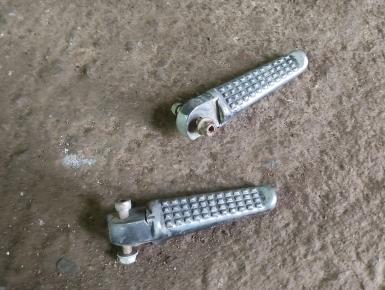 Подножка (упор) пассажира (левая и правая), Suzuki, SV 650 S, 2000, 0, 0