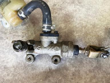 Задний тормозной цилиндр, Suzuki, GSX 600 F Katana, 2001, 0, 0