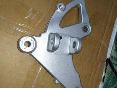 Кронштейн подножки водителя правый, BMW, R 1200 R, 2009, 0, 0