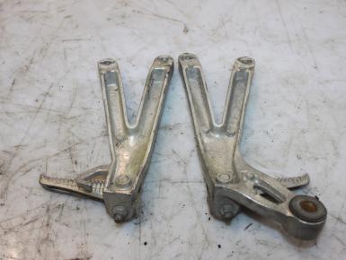 Кронштейн подножки пассажира левый и правый (комплект), Yamaha, YZF R6, 2000, 0, 0