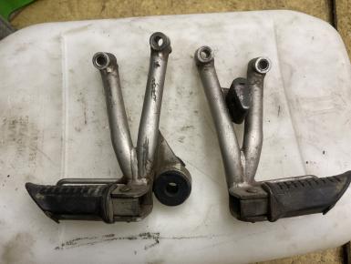 Кронштейн подножки пассажира левый и правый (комплект), Suzuki, RF 400, 1996, 0, 0