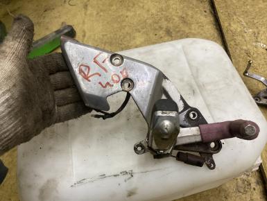 Кронштейн подножки водителя правый, Suzuki, RF 400, 1996, 0, 0