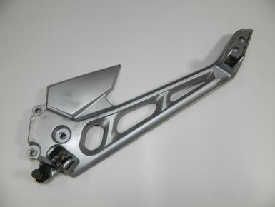 Кронштейн подножки водителя левый, Suzuki, GSR 600 S/N, 2006, 0, 0
