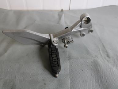 Подножка (упор) водителя правая В сборе с кронштейном, KTM, 250 Duke, 2016, 0, 0