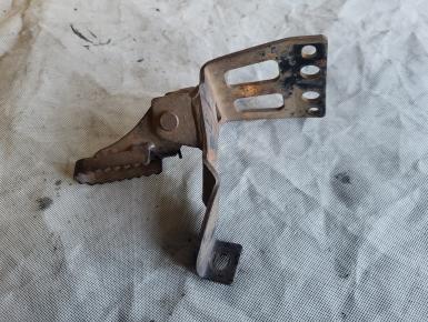 Подножка (упор) водителя левая В сборе с кронштейном, BMW, F 650 GS, 2002, 0, 0