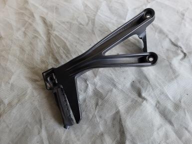 Подножка (упор) пассажира левая В сборе с кронштейном, KTM, RC 250, 2016, 0, 0