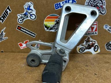 Кронштейн подножки пассажира правый, Suzuki, GSF 1200 Bandit, 1996, 0, 0