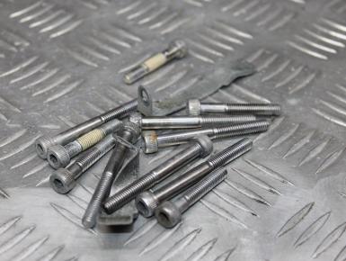 Болты крепления боковой крышки Генератора, Yamaha, XVS 1100 Drag Star, 1999, 0, 0