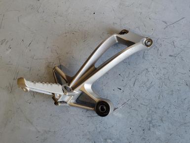 Подножка (упор) пассажира правая В сборе с кронштейном, Yamaha, FZ 1, 2006