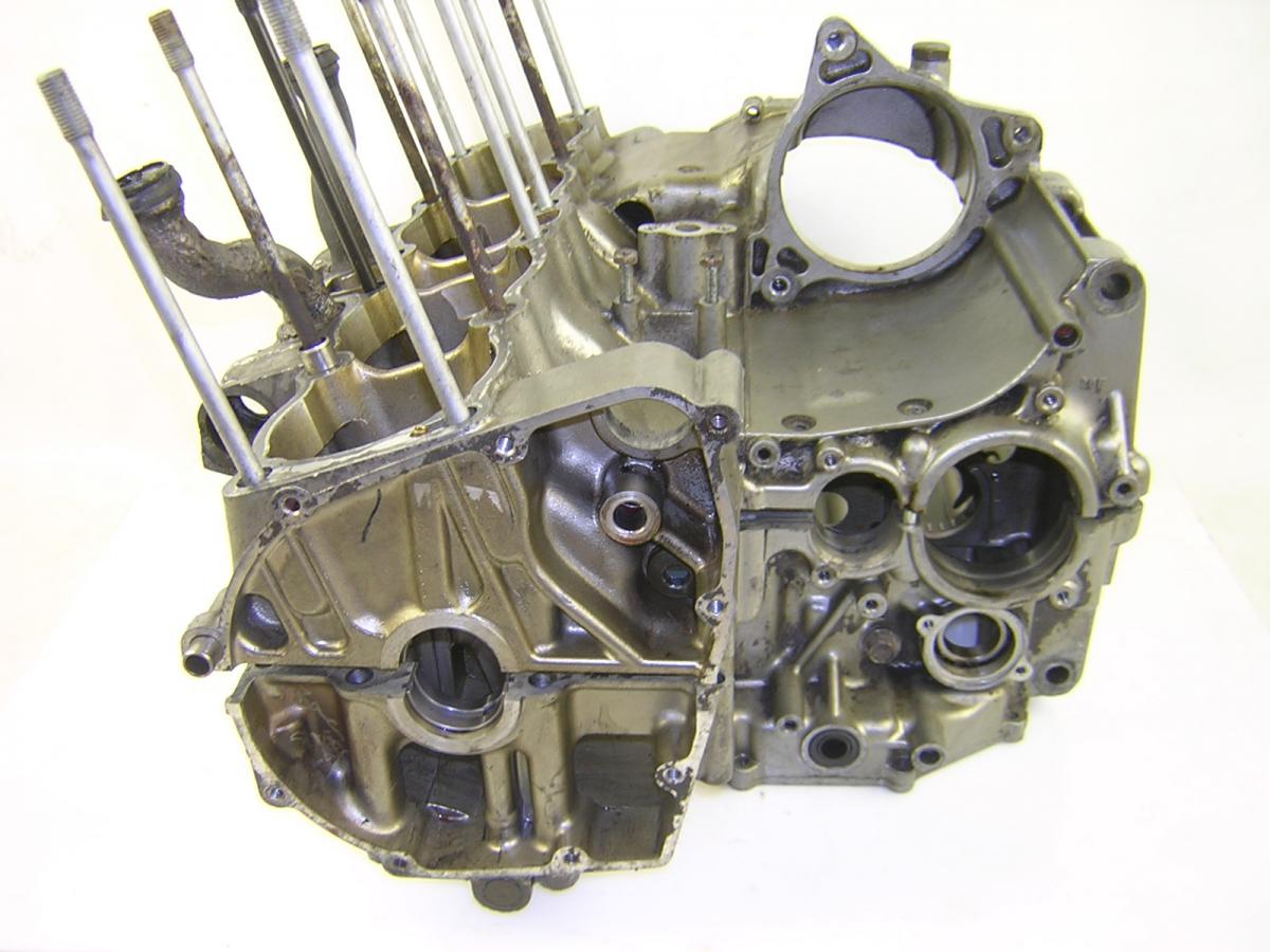 Двигатель бандит. Двигатель Suzuki GSX 750f. Suzuki GSX-r400 Картер двигателя. Bandit 1200 двигатель. Блок цилиндров Suzuki gsx750f.
