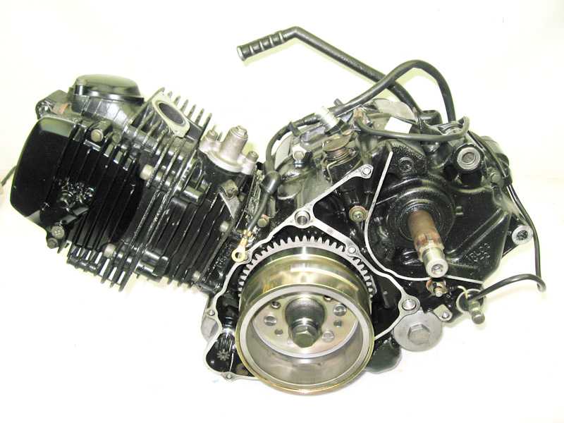 Двигатель 200 лс. Yamaha tw200 двигатель. Двигатель Yamaha Зет 200. AVT 200 двигатель. Tw200 Yamaha Генератор.