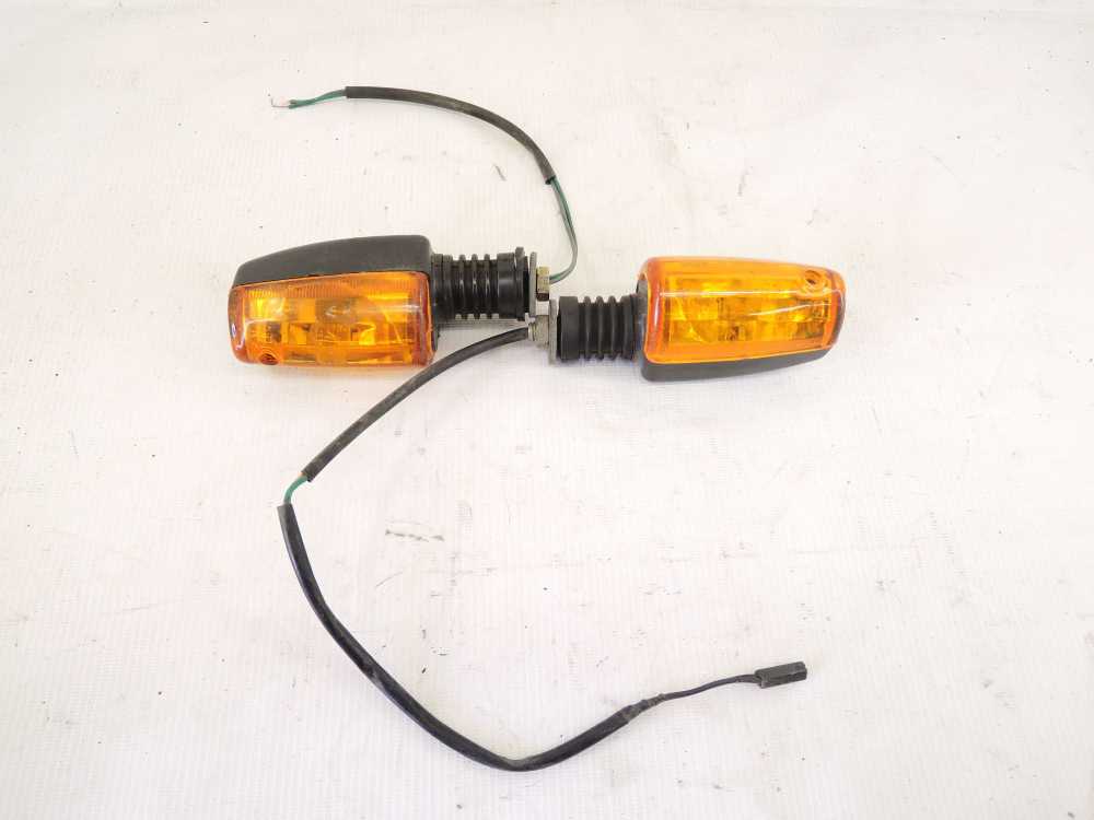 Suzuki intruder 1500 крепление задних поворотников. Поворотник vicma suzuki 1200. Поворотник suzuki gsf 650s. Поворотники сузуки. Поворотник suzuki address v50.